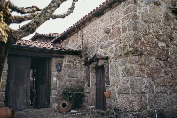 Eine Außenansicht Eines Alten Hauses Mit Ziegelwänden Einem Dorf — Stockfoto
