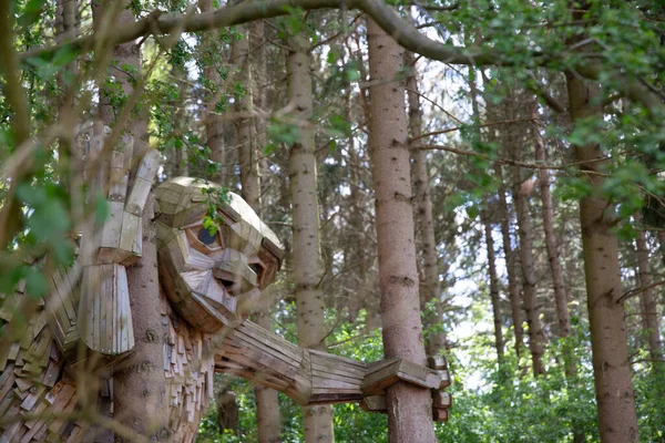 山の守護者トーマス ダンボの木彫 — ストック写真