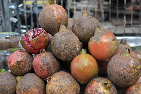 Local Pomegranate Fruits Stand Market Bhusawal India — Stock Photo, Image