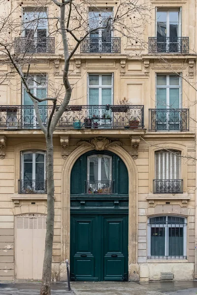 Париж Старинная Деревянная Дверь Типичное Здание Центре — стоковое фото