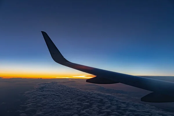 Hermoso Disparo Desde Ventana Avión Ala Durante Atardecer — Foto de Stock