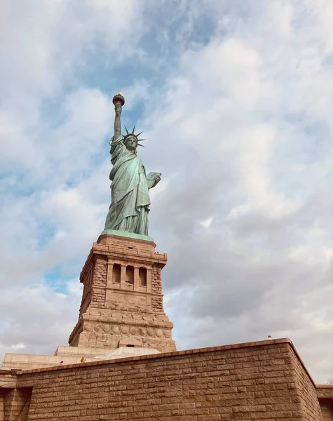 Plan Vertical Statue Liberté Sur Liberty Island New York Usa — Photo