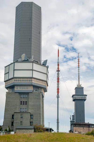 Feldberg Dağının Tepesinde Dikey Gözlem Radyo Televizyon Kulesi — Stok fotoğraf