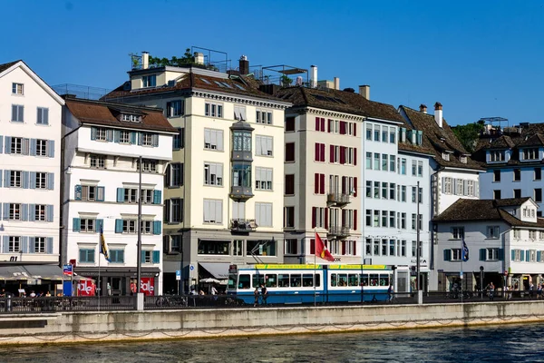Hermoso Plano Edificios Residenciales Orilla Del Río Limmat Zurich — Foto de Stock