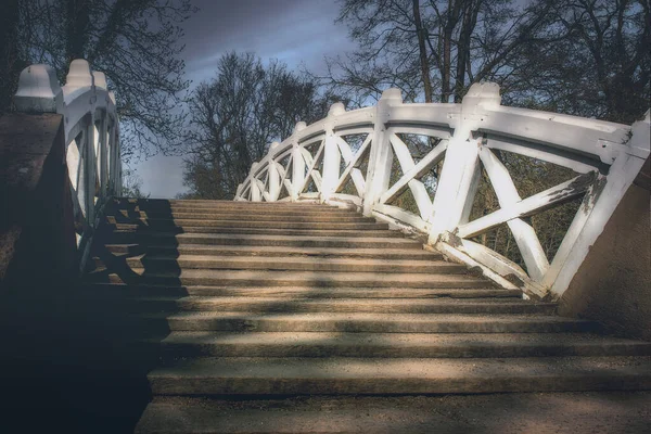 Uma Foto Baixo Ângulo Ponte Luegen Sem Visitantes Schwetzingen Alemanha — Fotografia de Stock