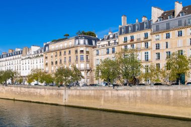 Paris, ile saint-louis ve quai de Bethune, güzel antik binalar, panorama