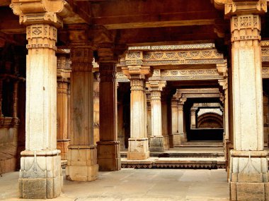Hindistan 'daki tarihi Adalaj Stepwell.