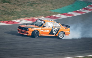 E30 yarışması sürüklenmeye hazır