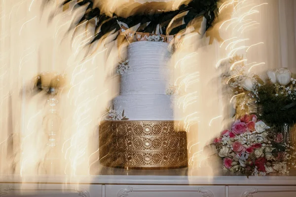 Beautiful White Wedding Cake Golden Stand — Stock Photo, Image