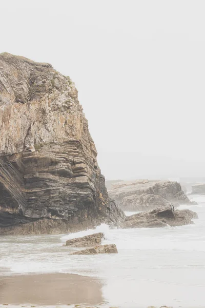 Vertical Shot Waves Crashing Rocks Rainy Day Punta Corveira Lugo — Stock Photo, Image