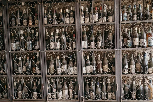 Detailní Záběr Starých Lahví Vína Vinobraní — Stock fotografie