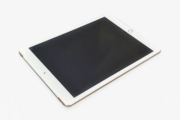 Een Tablet Met Een Zwart Scherm Geïsoleerd Een Witte Achtergrond — Stockfoto