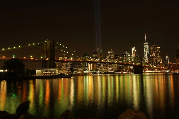 Ponte Brooklyn Horizonte Nova York Com Reflexos Das Luzes Baía — Fotografia de Stock