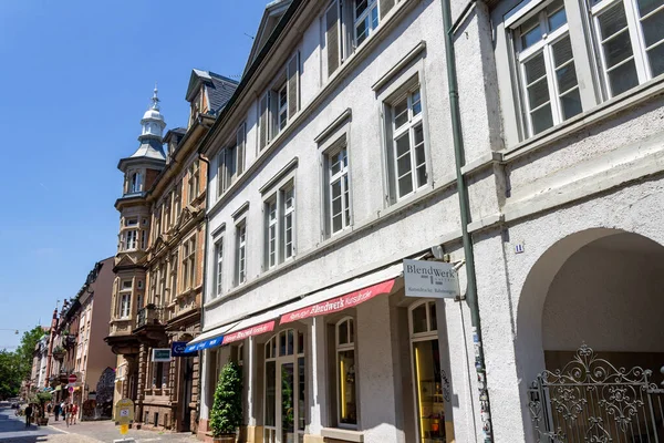 Edifícios Históricos Típicos Acima Lojas Bonitos Centro Freiburg Alemanha Europa — Fotografia de Stock