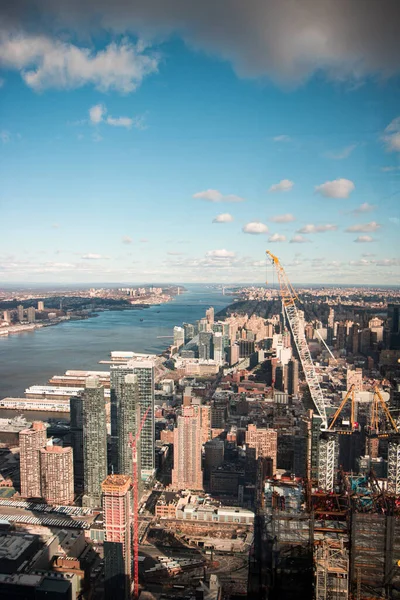 阳光灿烂的纽约的一个美丽的高角 — 图库照片
