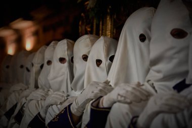 İspanya 'nın Astorga şehrinde düzenlenen geleneksel kutsal hafta geçidi.