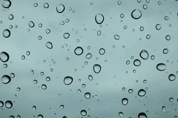 ガラス窓の鮮やかな水滴 — ストック写真