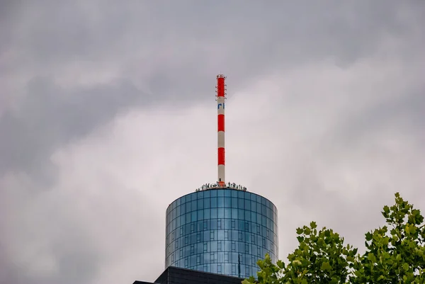 Szczyt Głównej Platformy Obserwacyjnej Wieży Frankfurcie Pochmurny Dzień — Zdjęcie stockowe