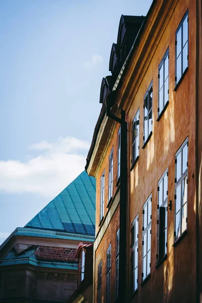 Une Vue Façade Bâtiment Sous Ciel Bleu Brillant Stockholm — Photo