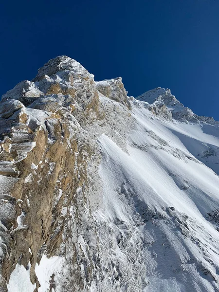 Vertical Shot Beautiful Mountains Winter — Φωτογραφία Αρχείου