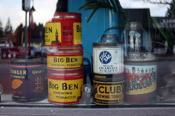 Vintage Big Ben Klub Dohány Dobozok Bolt Ablakában Antik Üzlet — Stock Fotó