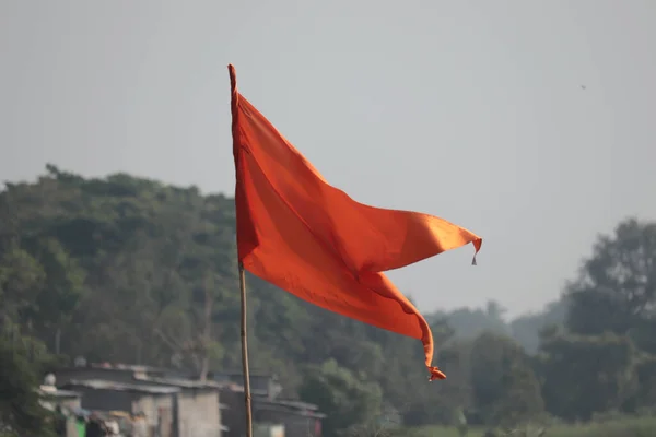Orange Flagga Med Suddig Bakgrund Orange Flagga — Stockfoto