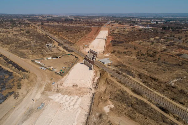 アフリカにおける道路建設の空中ビュー — ストック写真