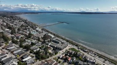 British Columbia, Kanada 'daki sahil kenti White Rock' ın hava görüntüsü.