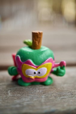 Kazoom Çocuk Serisi 'nin kahraman takımından Sihirli Kutu Markası Süper Şey Tatlı Çubuk oyuncağı.