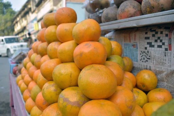 Uma Fruta Fresca Laranja Mercado Citrinos — Fotografia de Stock