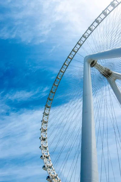 Ein Vertikaler Tiefflug Des Riesenrads Von Ain Dubai Vor Blauem — Stockfoto