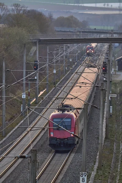 Elektrický Vysokorychlostní Vlak Projíždějící Rychlou Železniční Tranzitní Trasou Mezi Stuttgartem — Stock fotografie