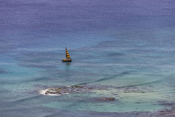 Krásný Výhled Loď Moři Slunečného Dne Waikiki Havaj Usa — Stock fotografie