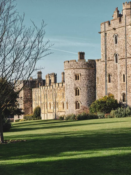 Uma Foto Vertical Castelo Windsor Dia Ensolarado Inglaterra Reino Unido — Fotografia de Stock