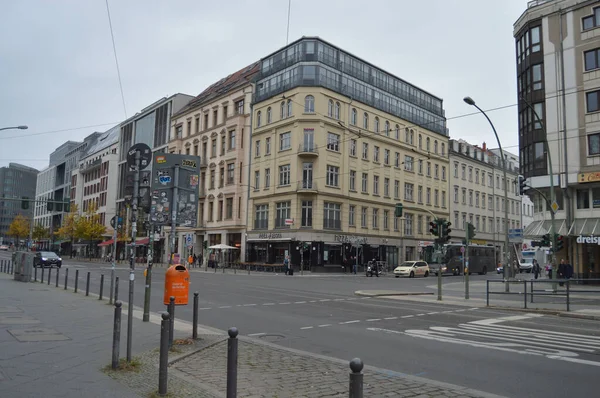 Niski Kąt Strzału Nowoczesnych Budynków Berlinie Niemcy — Zdjęcie stockowe