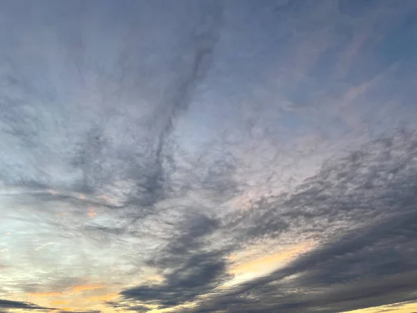 Ein Perfekter Hintergrund Des Bewölkten Himmels Bei Sonnenuntergang — Stockfoto