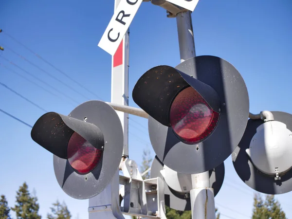 Tiro Close Luzes Passagem Ferrovia Turlock Califórnia Eua Contra Céu — Fotografia de Stock