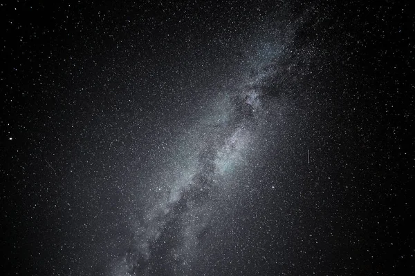 Gece Gökyüzünde Görünen Samanyolu Galaksisinin Manzarası — Stok fotoğraf