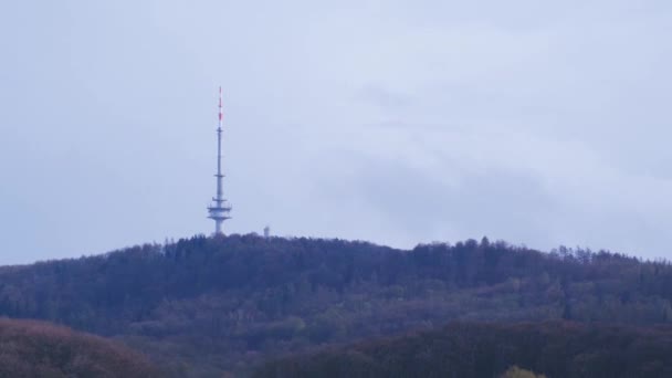 Nad Teutoburgským Lesem Poblíž Bielefeldu Rozprostírají Mraky Nechávají Krátkou Chvíli — Stock video