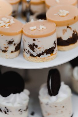 Şölende çikolata. Restoranda olay var.