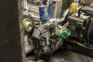 Eski bir Honda motorunun yakın çekim görüntüleri