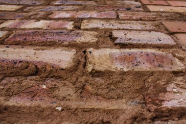 Hasarlı bir duvara yakın çekim