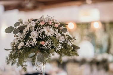 Düğün süslemelerinin yakın çekimi.