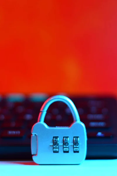 Vertikal Hengelås Med Kode Tastatur Bord Begrepet Handel Cybersikkerhet – stockfoto