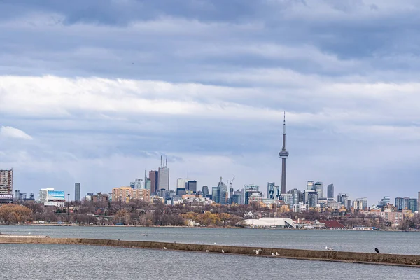 Toronto Město Mrakodrapy Pohled Jezera Ontario Oblačného Dne — Stock fotografie