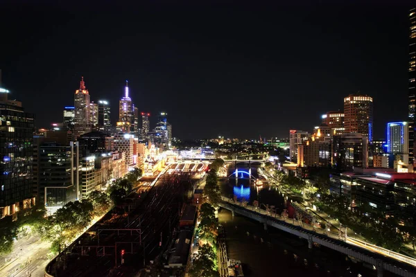 Uma Vista Aérea Dos Edifícios Modernos Iluminados Centro Cidade Noite — Fotografia de Stock