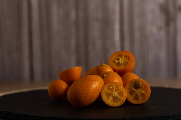 Close Small Chinese Oranges Kumquat Citrus Sinensis Black Tile Wooden — Stock Photo, Image