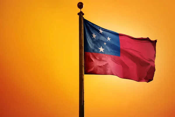 Bandeira Nacional Samoa Sobre Mastro Isolado Sobre Fundo Laranja — Fotografia de Stock