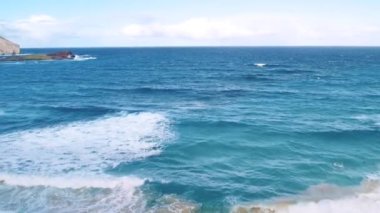 Doğu Yakası Oahu, Makapuu Sahili. Sörfçüler için tipik bir gün.
