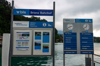 İsviçre, Interlaken Ost istasyonundaki kalkış masası..